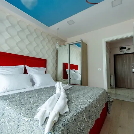 Summerland Sunrise * Mamaia